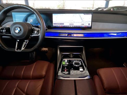 Used 2024 BMW 740i w/ Executive Package image 16