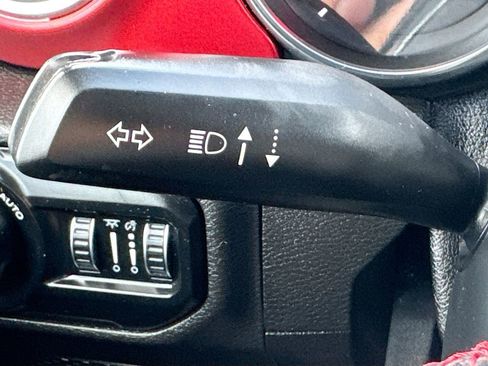 Used 2019 Jeep Wrangler Unlimited Rubicon AWD/4WD image 12