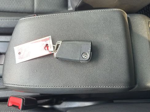 Used 2020 Volkswagen Tiguan S image 13