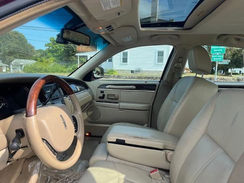 Used 2006 Lincoln Town Car Signature Limited image 5
