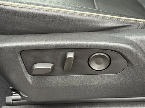 Used 2021 GMC Yukon SLT w/ SLT Luxury Plus Package image 18