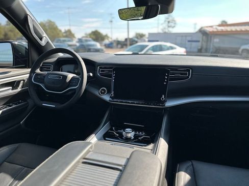 New 2025 Jeep Wagoneer Series III w/ Premium Group I image 17