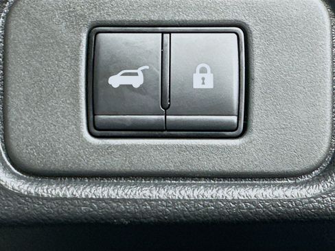 Used 2025 Nissan Pathfinder SV AWD/4WD image 30