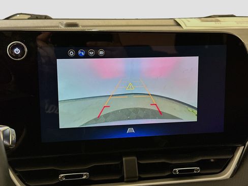 Used 2025 Chevrolet Equinox LT image 23