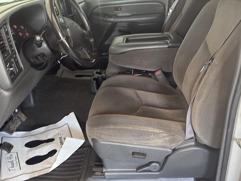 Used 2007 Chevrolet Silverado 2500 LT w/ Skid Plate Package AWD/4WD image 7