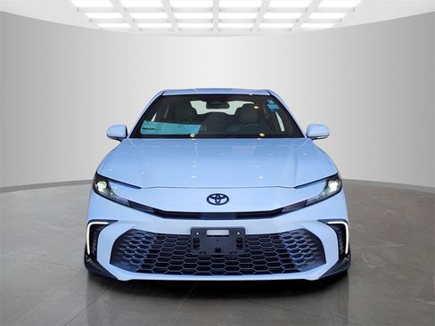 Used 2025 Toyota Camry SE image 2