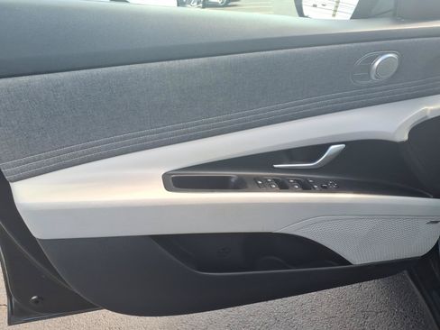 Certified 2023 Hyundai Elantra Limited FWD image 22