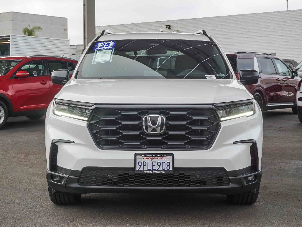 Used 2025 Honda Pilot Sport image 2