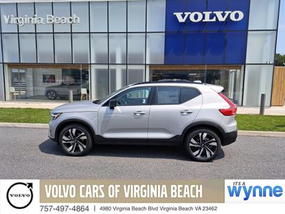New 2025 Volvo XC40 B5 Plus w/ Climate Package