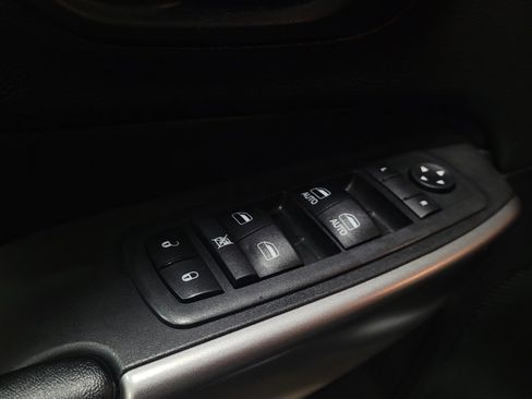 Used 2019 Jeep Cherokee Latitude Plus AWD/4WD image 27