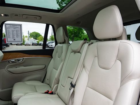 Used 2022 Volvo XC90 T6 Momentum w/ Climate Package AWD/4WD image 23
