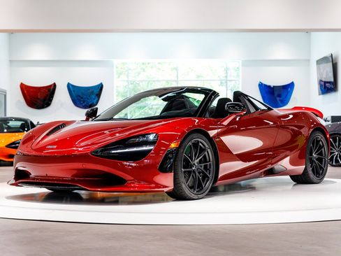 Used 2027 McLaren 750S Spider RWD image 16