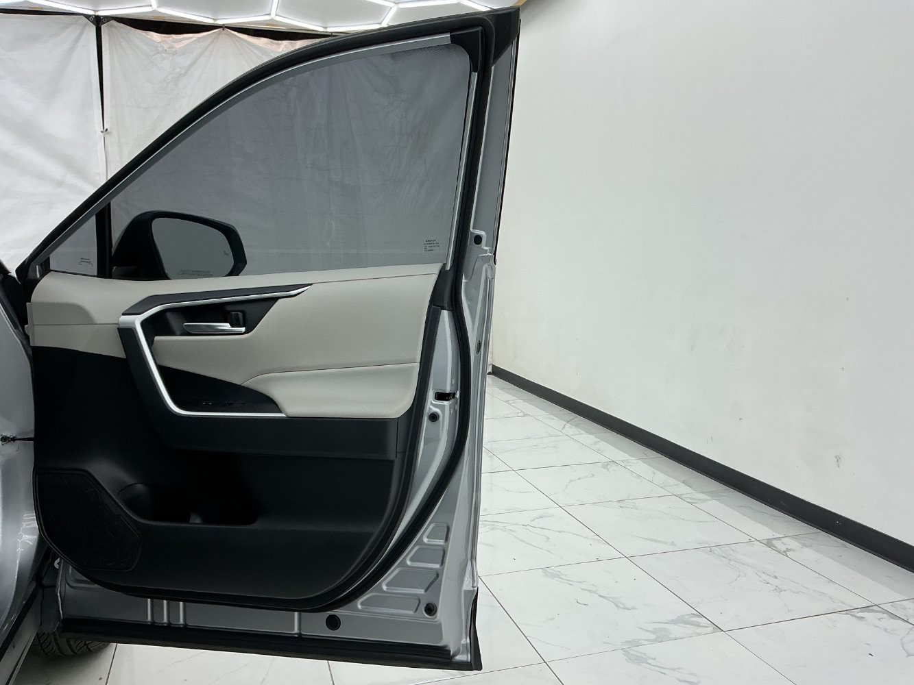 Used 2020 Toyota RAV4 XLE FWD image 19