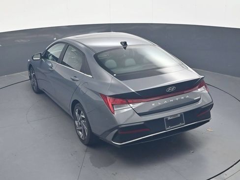 Used 2025 Hyundai Elantra Limited FWD image 26