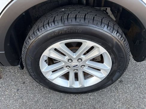 Used 2017 Ford Explorer XLT w/ Equipment Group 202A image 15