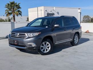 Used 2012 Toyota Highlander SE w/ Tow Pkg video 1