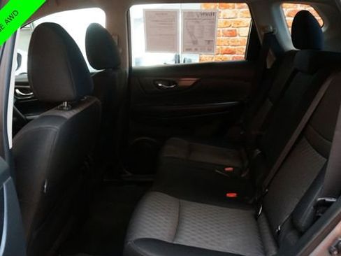 Used 2017 Nissan Rogue SV w/ SV Premium Package image 32