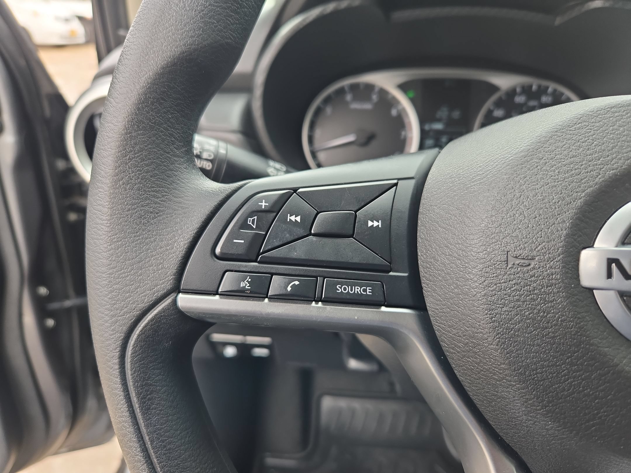 Used 2021 Nissan Versa S FWD image 22