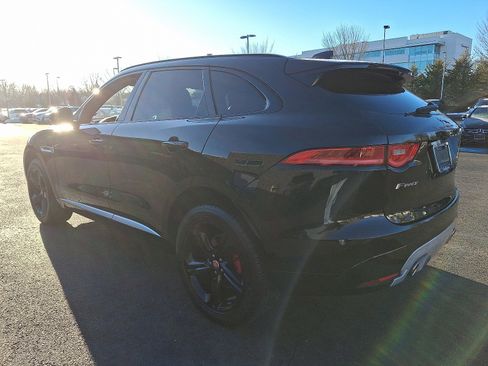 Used 2018 Jaguar F-PACE S image 4