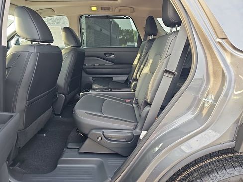 New 2026 Nissan Pathfinder SL w/ SL Premium Package FWD image 18