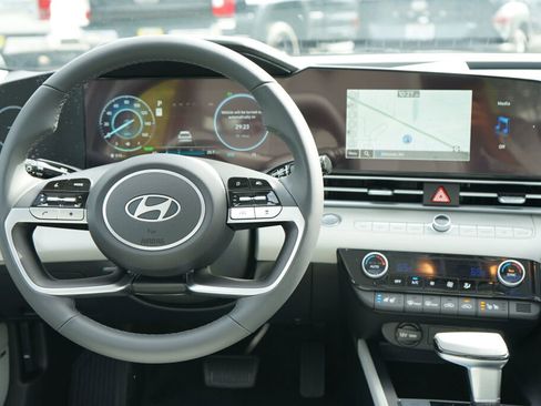 New 2025 Hyundai Elantra Limited image 5