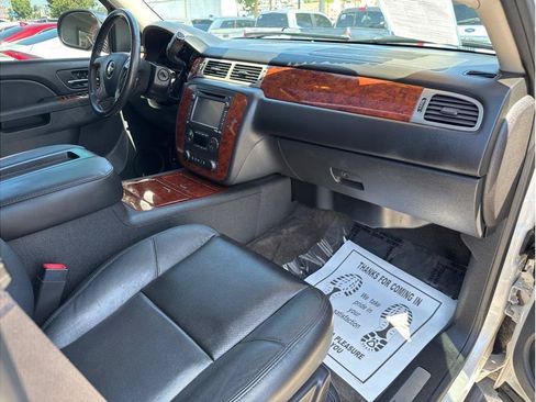 Used 2013 Chevrolet Suburban LTZ RWD image 30