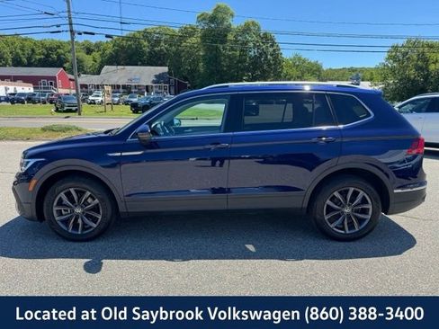 Used 2023 Volkswagen Tiguan SE w/ Panoramic Sunroof Package AWD/4WD image 9