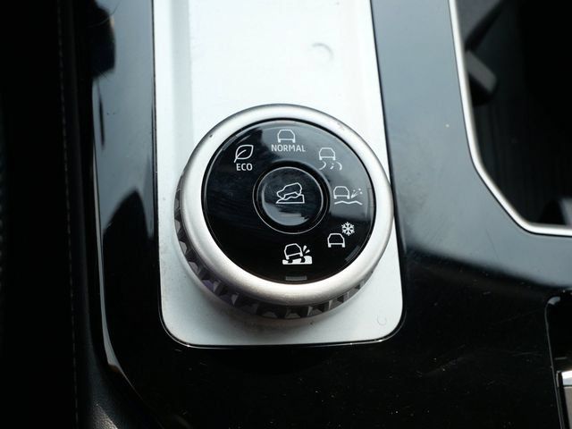 Used 2025 Mitsubishi Outlander AWD image 23