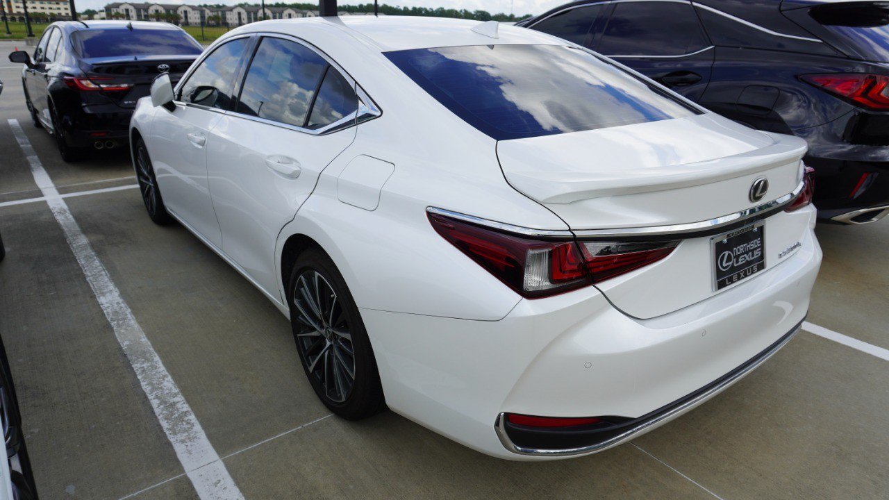 Certified 2025 Lexus ES 300h w/ Premium Package FWD image 8