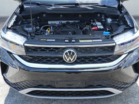 Used 2022 Volkswagen Taos SE w/ Panoramic Sunroof Package AWD/4WD image 7