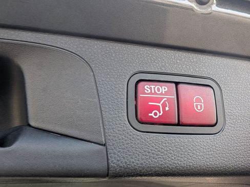 Used 2017 Mercedes-Benz GLC 300 4MATIC image 34