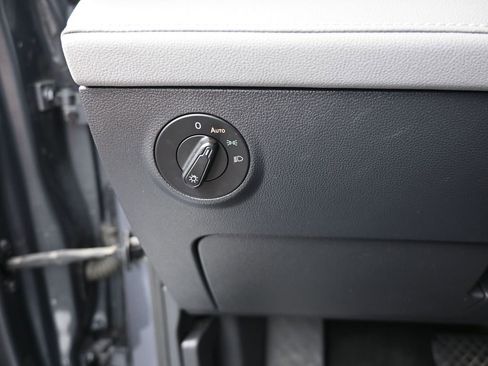 Used 2022 Volkswagen Taos SEL w/ Panoramic Sunroof Package image 33