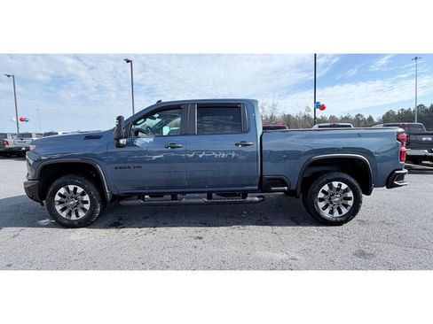 Used 2024 Chevrolet Silverado 2500 Custom w/ Custom Value Package image 5