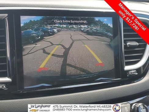 Used 2022 Chrysler Pacifica Touring-L FWD image 15