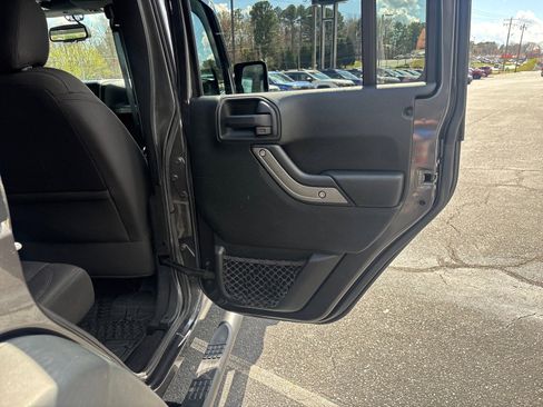 Used 2018 Jeep Wrangler Unlimited Sport S image 36