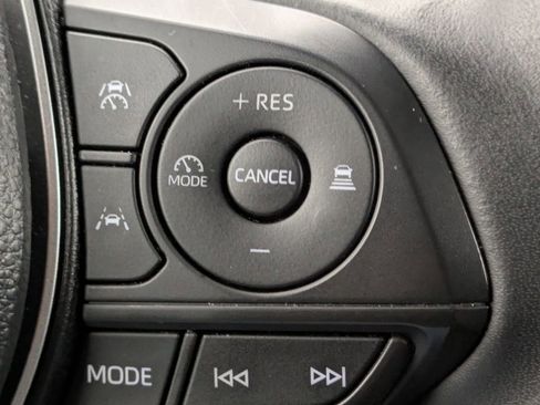 Used 2025 Toyota Corolla Cross LE image 18