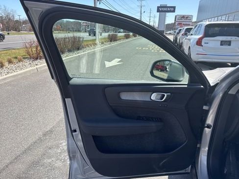 Certified 2025 Volvo XC40 B5 Plus image 18