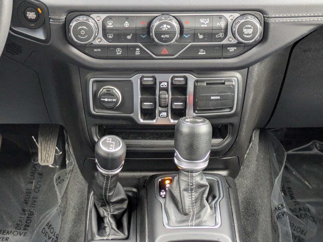 Certified 2026 Jeep Wrangler Unlimited Sahara AWD/4WD image 19