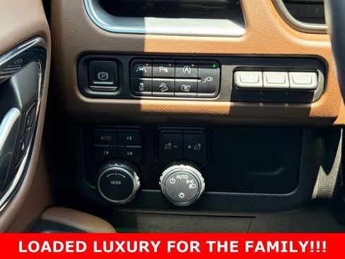 Used 2022 Chevrolet Suburban High Country AWD/4WD image 24