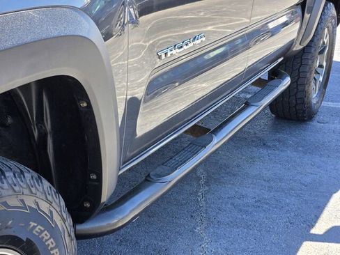 Used 2018 Toyota Tacoma TRD Off-Road image 12