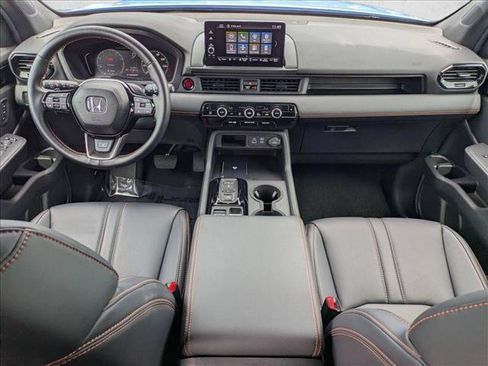 Used 2025 Honda Pilot TrailSport image 18