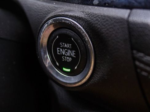 Used 2020 Buick Encore GX Essence w/ Experience Buick Package FWD image 25