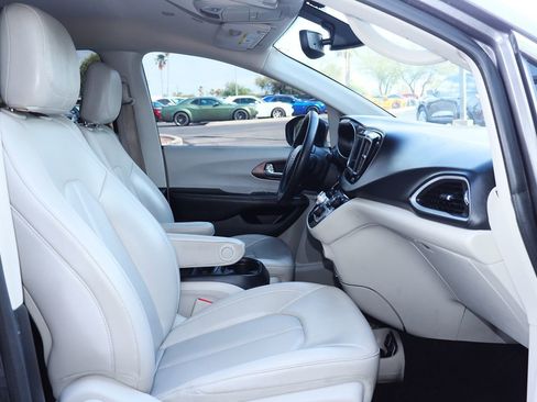 Used 2021 Chrysler Voyager Lxi image 38