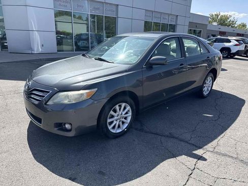 Used 2010 Toyota Camry XLE image 2