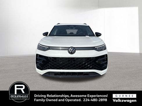 New 2026 Volkswagen Tiguan SE R-Line AWD/4WD image 3