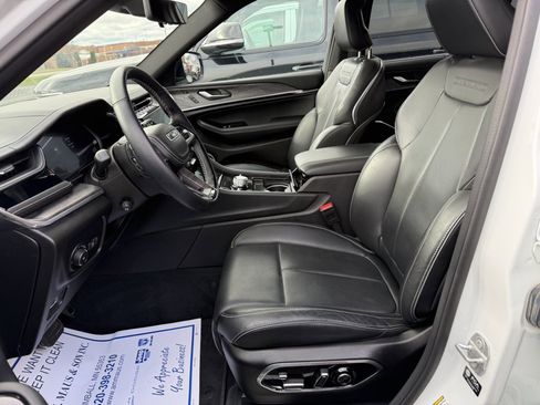 Used 2023 Jeep Grand Cherokee L Overland w/ Advanced Protech Group III image 11