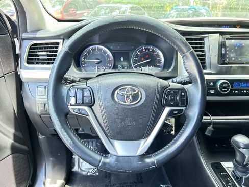 Used 2015 Toyota Highlander Plus AWD/4WD image 16