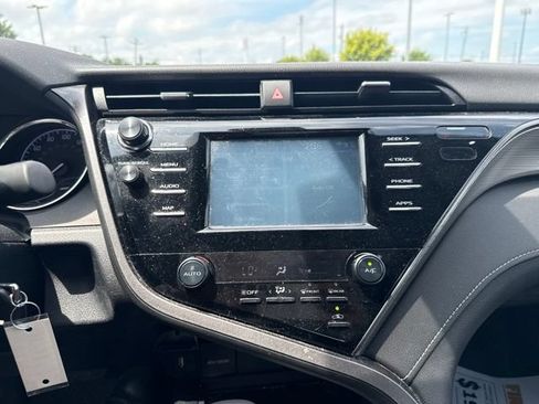 Used 2019 Toyota Camry SE FWD image 20