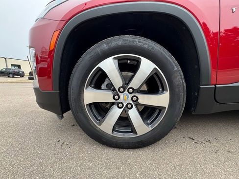 Used 2023 Chevrolet Traverse LT image 12