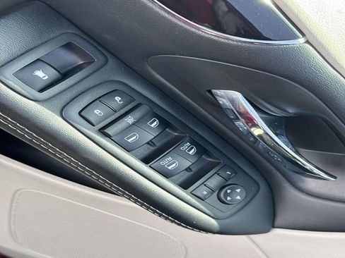 Used 2019 Dodge Grand Caravan SXT w/ Rear Park Assist Package FWD image 10
